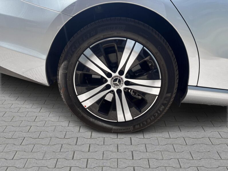 Mercedes-Benz C 220d (Unregistered) full