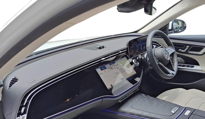 MERCEDES BENZ E 200 (RSE) full