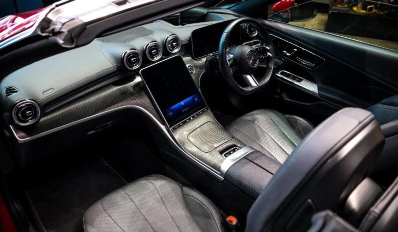 YOUNG USED UN-REG CLE 300 4M Cabriolet full