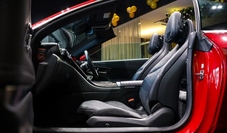 YOUNG USED UN-REG CLE 300 4M Cabriolet full