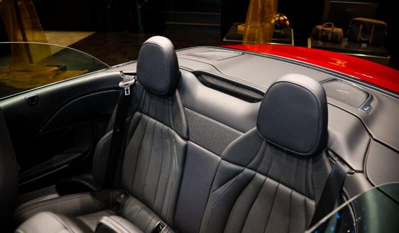 YOUNG USED UN-REG CLE 300 4M Cabriolet full