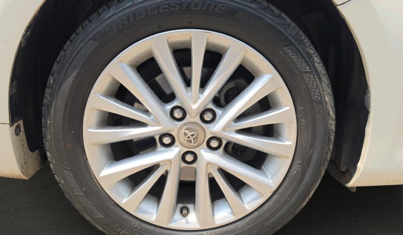 
								Toyota Camry Hybrid full									