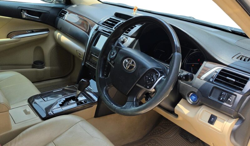 
								Toyota Camry Hybrid full									