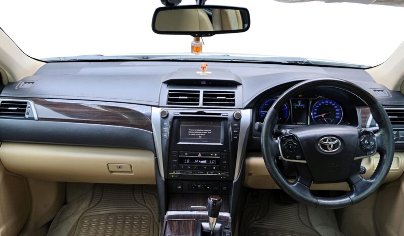 
								Toyota Camry Hybrid full									